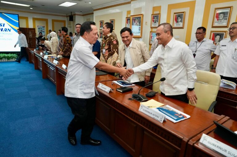 Pemerintah pusat dan gubernur sepakat percepat program 3 juta rumah. Jateng klaim tuntaskan 274 ribu backlog, 17 ribu RTLH dianggarkan 2025.