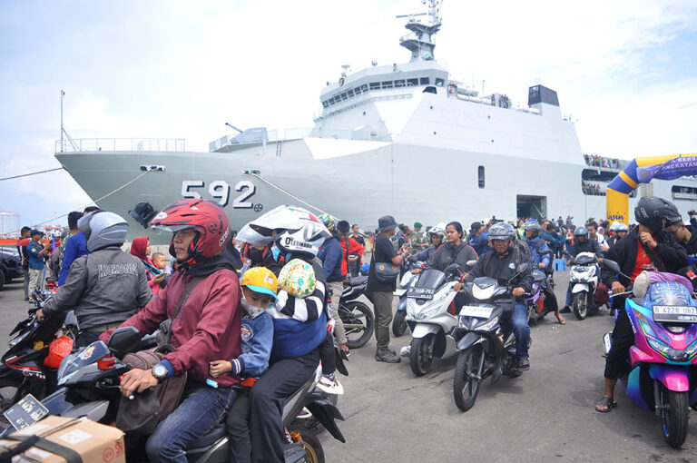 Sebanyak 38,71 juta orang diprediksi mudik ke Jawa Tengah saat Lebaran 2026. Pemprov Jateng siapkan posko H-8, CCTV jalur rawan, hingga ramp check ketat kendaraan umum.