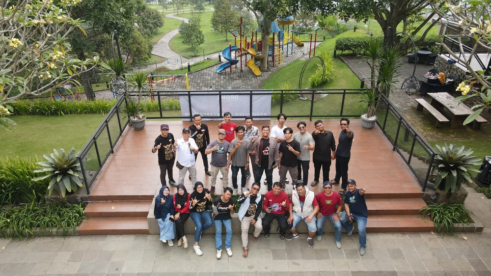 Tren jasa pilot drone freelance di Semarang meningkat. Mahasiswa manfaatkan hobi jadi penghasilan, tarif dokumentasi mulai ratusan ribu per proyek.