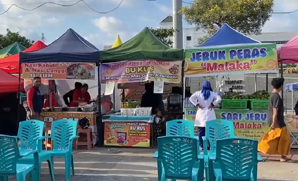 Berikut 8 lokasi favorit berburu takjil di Semarang saat Ramadan, dari Simpang Lima, Kota Lama hingga Taman Indonesia Kaya. Cocok untuk ngabuburit dan buka puasa bersama.