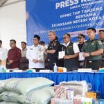 Bea Cukai Tanjung Emas mencatat penerimaan Rp2,32 triliun pada 2025 atau 111,78 persen dari target. Bea Masuk dominan, pengawasan diperketat.