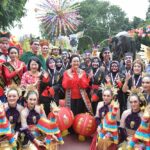 Wali Kota Semarang, Agustina Wilujeng, hadir langsung mendampingi kontingen budaya Kota Semarang dalam Parade Imlek Nusantara 2026 di Lapangan Banteng, Sabtu (28/2).