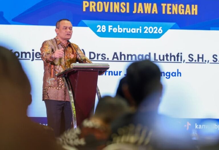 Gubernur Jawa Tengah, Ahmad Luthfi, menegaskan komitmennya menjaga lahan sawah dilindungi (LSD) agar tidak tergusur alih fungsi, meskipun arus investasi terus berkembang.