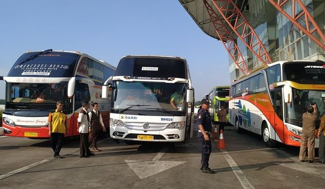 Pemerintah Kabupaten Demak menyiapkan program Mudik Gratis 2026 bagi warga Demak di Jabodetabek. Sebanyak 14 bus disediakan dengan keberangkatan dari TMII pada 16–17 Maret 2026 menuju Demak.