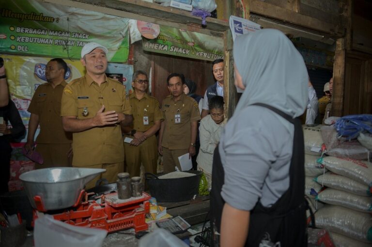 Sidak Pasar di Boyolali, Bupati Temukan Harga Cabai Rawit Masih Tinggi dan Minyak Kita Naik