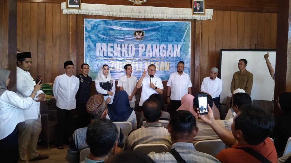 pemerintah memastikan stok pangan nasional dalam kondisi aman dan cukup. Menko Pangan Zulkifli Hasan menyebut cadangan beras mencapai 3,7 juta ton
