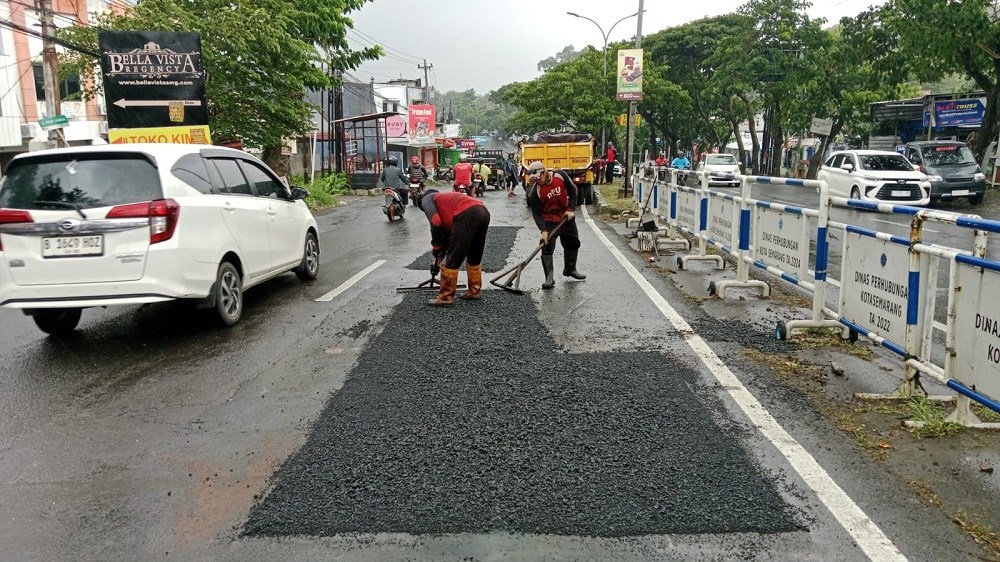 Pemkot telah memperbaiki lebih dari 3.112 titik kerusakan jalan untuk menjamin kenyamanan dan keamanan pemudik yang melintas di ibu kota Jawa Tengah.