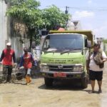Banjir merendam sejumlah wilayah di Kota Semarang setelah hujan deras mengguyur wilayah hulu Ungaran. Pemerintah Kota Semarang bergerak cepat menangani banjir dengan memperkuat tanggul di Perumahan Dinar Indah menggunakan ribuan sandbag dan trucuk bambu.