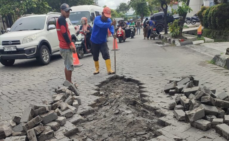 Pemerintah Kota Semarang menyiapkan betonisasi Jalan Citarum sepanjang 510 meter sebagai solusi permanen kerusakan jalan yang sering tergenang.
