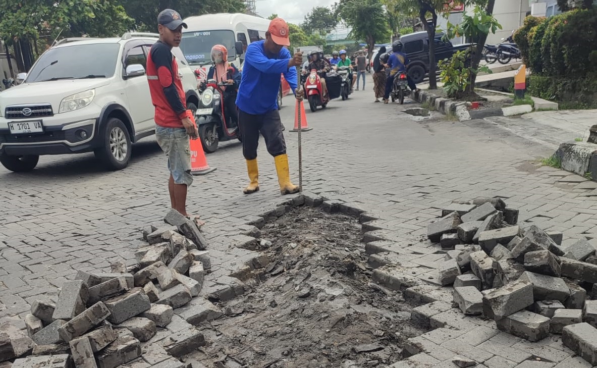 Pemerintah Kota Semarang menyiapkan betonisasi Jalan Citarum sepanjang 510 meter sebagai solusi permanen kerusakan jalan yang sering tergenang.