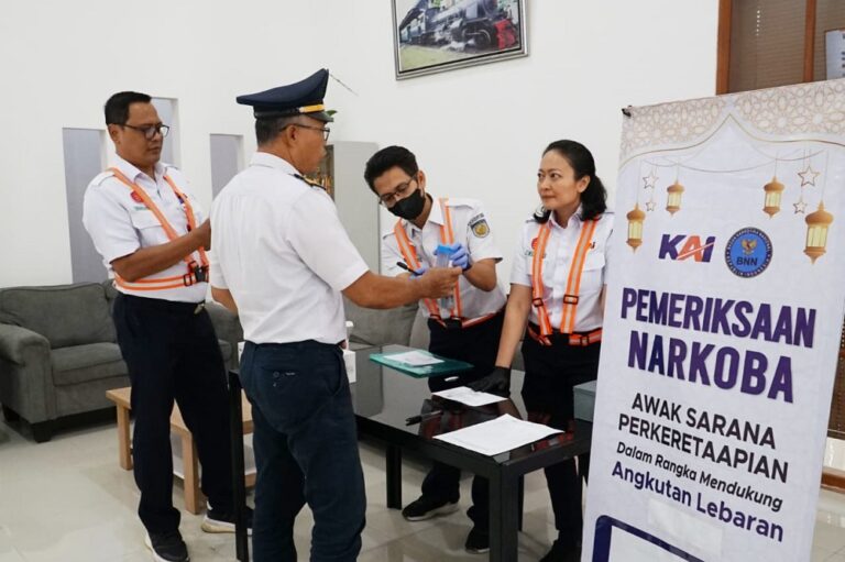 KAI Daop 4 Semarang menggelar sidak tes narkoba mendadak kepada masinis, kondektur, dan petugas operasional menjelang arus mudik Lebaran 2026.