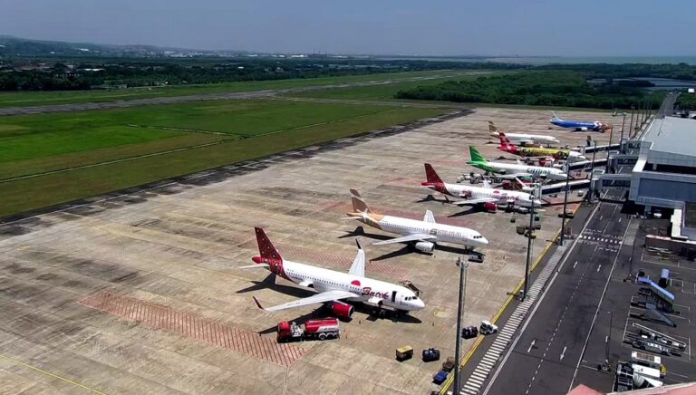 Lonjakan trafik penerbangan terjadi di Bandara Internasional Jenderal Ahmad Yani Semarang selama tiga hari Posko Angkutan Udara Lebaran 2026.