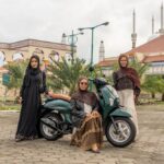 Hijabers di Semarang gelar Serenity Ride naik Honda Scoopy, riding santai ke Masjid Agung Jawa Tengah hingga berbagi takjil dan buka puasa bersama.