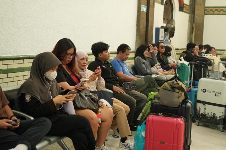 Jelang Idulfitri 2026, Lonjakan Penumpang KA di Semarang Makin Terasa