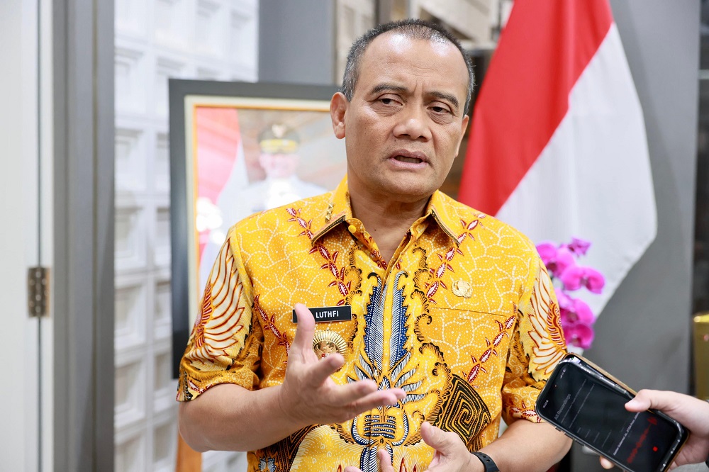 Wakil Presiden ke-6 RI, Try Sutrisno, wafat pada usia 90 tahun di RSPAD Gatot Subroto. Gubernur Jawa Tengah, Ahmad Luthfi, menyebut almarhum sebagai sosok negarawan dan prajurit yang bekerja dengan hati serta penuh kemanusiaan.