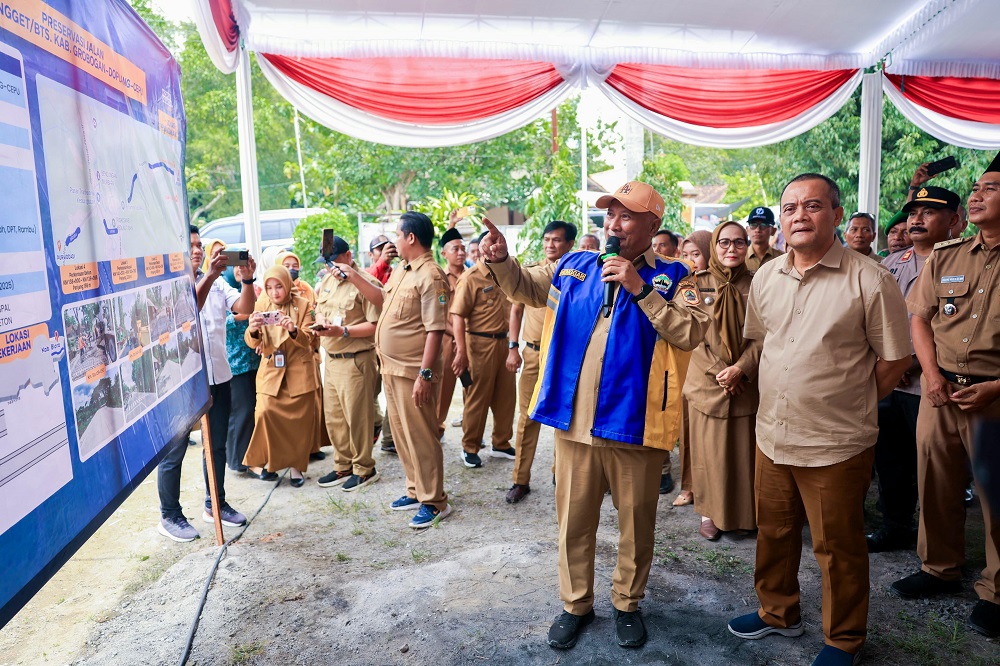 Gubernur Jawa Tengah Ahmad Luthfi meresmikan Embung Karangjati di Blora. Dua embung berkapasitas 68 ribu meter kubik ini mampu mengairi 40 hektare lahan