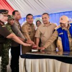 Ahmad Luthfi meresmikan dua jalan strategis di Blora senilai Rp35 miliar, memperkuat konektivitas pertanian, UMKM, hingga akses energi nasional di Cepu.