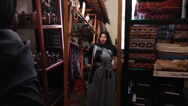 KAI Wisata melibatkan UMKM di Lawang Sewu dan Ambarawa melalui kurasi produk dan paket wisata, mendorong ekonomi lokal dan inovasi pariwisata heritage.