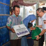 Tangis Sukri pecah saat Gubernur Jateng Ahmad Luthfi mendatangi rumah bambunya di Sragen. Program RTLH 2026 siap membangun ulang hunian tak layak itu.