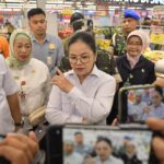 Tanggul Kali Plumbon di Mangkang Kulon jebol dini hari. Pemkot Semarang lakukan pembersihan darurat dan koordinasi dengan BBWS serta PUPR untuk perbaikan permanen.