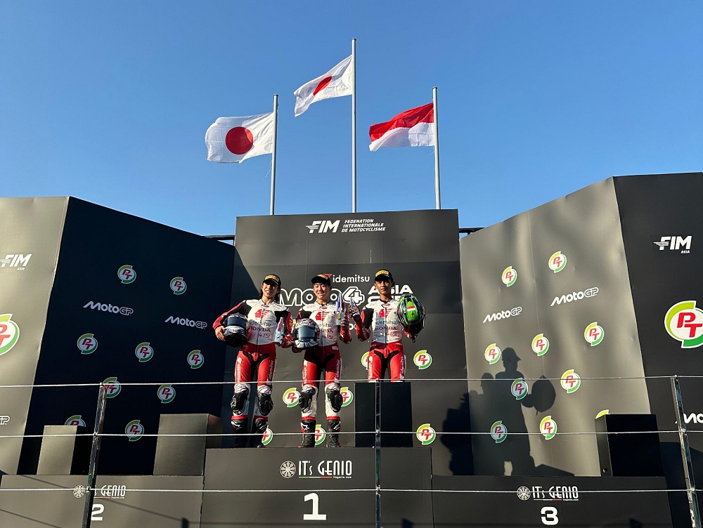 Pebalap muda Indonesia Bintang Pranata Sukma sukses meraih podium ketiga pada balapan pertama Moto4 Asia Cup 2026 di Chang International Circuit Buriram Thailand.