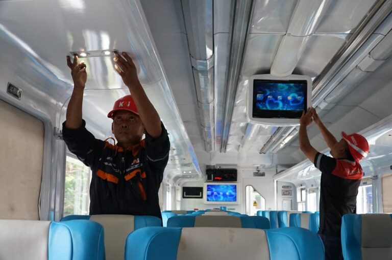 Sebanyak 18 lokomotif dan 155 kereta telah dinyatakan laik operasi setelah rampcheck oleh Direktorat Jenderal Perkeretaapian Kementerian Perhubungan.