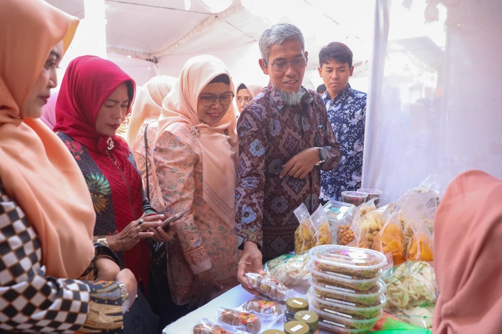 Ramadhan Fest 2026 yang digelar Dharma Wanita Persatuan Provinsi Jawa Tengah di halaman Kantor Gubernur Jateng menghadirkan 52 stand UMKM yang menjual kebutuhan Ramadan hingga Idul Fitri, mulai dari beras, produk pertanian, kuliner khas hingga sayur organik.