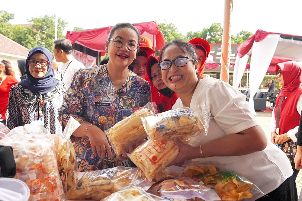 Pemerintah Kota Semarang menggelar 240 operasi pasar hingga Lebaran melalui program Gerakan Pangan Murah. Wali Kota Agustina Wilujeng Pramestuti memastikan stok beras, minyak goreng, gula, hingga bawang tetap aman dan harga lebih terjangkau bagi masyarakat selama Ramadan.