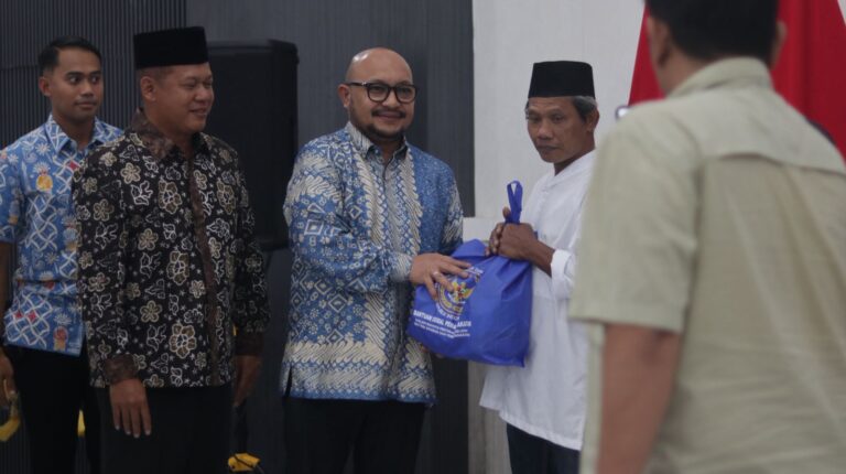 Lembaga Pemasyarakatan (Lapas) Kelas I Semarang menyalurkan bantuan sosial kepada keluarga warga binaan kurang mampu dan buka bersama, Senin (9/3). (Dok.Folkstime)