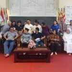 Tokoh Lintas Agama Jawa Tengah mendesak Polisi usut tuntas penyiraman air keras olwh pejuang HAM, di Vihara Tanah Putih, Kota Semarang, Senin (16/3).