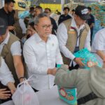 Pemerintah berikan ratusan ribu paket sembako serta produk dari pelaku UMKM kepada masyarakat, Sabtu (28/3).