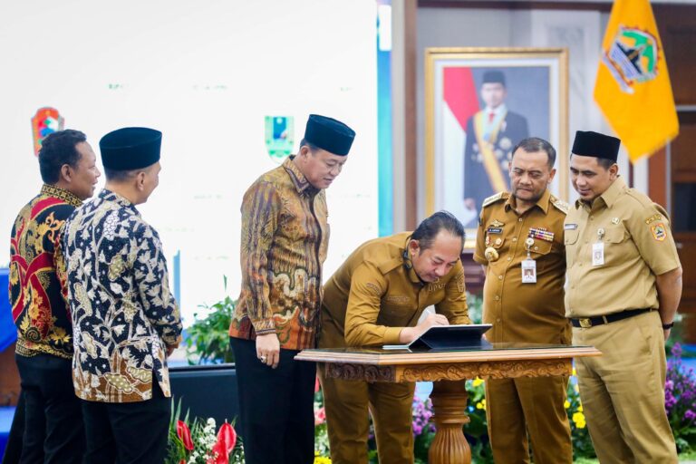 penandatanganan pakta integeritas