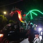 Kirab takbir Desa Sidokerto tampilkan 19 replika unik dari budaya hingga modern. Tradisi Lebaran tetap hidup lewat kreativitas dan gotong royong warga.