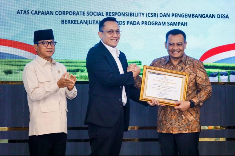 Penghargaan nasional atas program pengelolaan sampah berbasis desa diterima Pemerintah Provinsi Jawa Tengah.