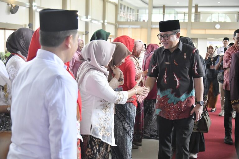 Guru di Semarang Diminta Melek Digital, Iswar: Jangan Sampai Anak Kehilangan Jati Diri