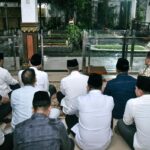 Menteri Koordinator Bidang Pangan, Zulkifli Hasan, melakukan ziarah ke makam Presiden ke-4 RI, KH Abdurrahman Wahid (Gus Dur), di kawasan Pondok Pesantren Tebu Ireng, Jombang, Kamis (9/4/2026). (Dok. Folkstime)
