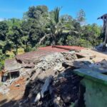 Tanggul setinggi dua meter di RT 1/RW 2, Kelurahan Pakintelan, Kecamatan Gunungpati, Kota Semarang longsor pada Minggu (12/4/2026). (Dok.Folkstime)