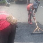 Perbaikan jalan rusak di Semarang dilakukan secara cepat dengan metode patching di sembilan titik sekaligus.