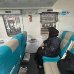 Video viral penggunaan kompor listrik di kereta api memicu perhatian publik. KAI Daop 4 Semarang menegaskan aturan penggunaan stop kontak hanya untuk perangkat berdaya rendah demi keselamatan penumpang.