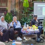 Krisis regenerasi Batik Rifaiyah di Batang kian mengkhawatirkan. Workshop Joglomberan mempertemukan perajin, komunitas, dan pemerintah untuk menyelamatkan warisan budaya
