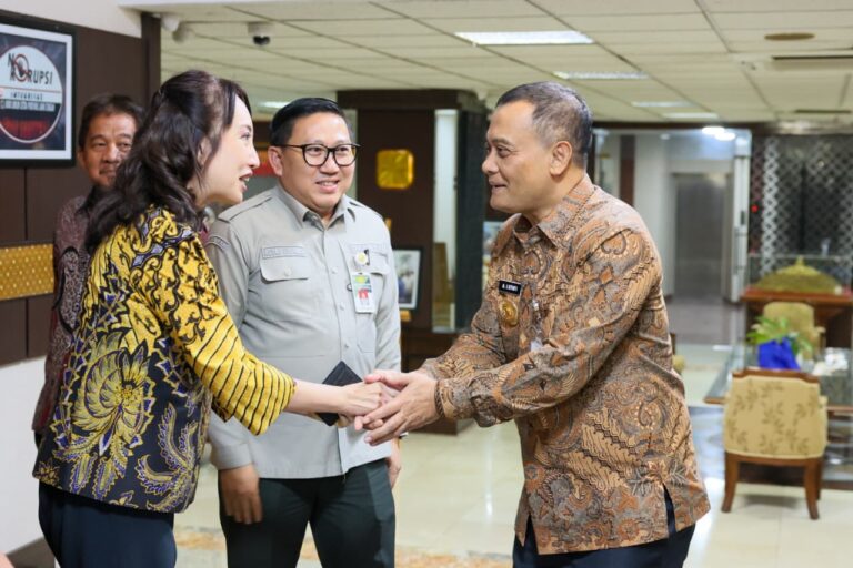 Pemerintah Provinsi Jawa Tengah menyiapkan proyek mega farm sapi perah seluas 710 hektare di Brebes yang ditargetkan menjadi peternakan terbesar di Indonesia.