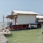 Pemerintah Provinsi Jawa Tengah mempercepat pembangunan 20 rumah apung di pesisir Demak sebagai solusi hunian bagi warga terdampak rob.