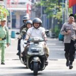 Wakil Gubernur Jawa Tengah Taj Yasin Maemoen melakukan Sunmori sejauh 30 km dari Mijen ke Genuk, Semarang, untuk menghadiri halal bihalal warga.