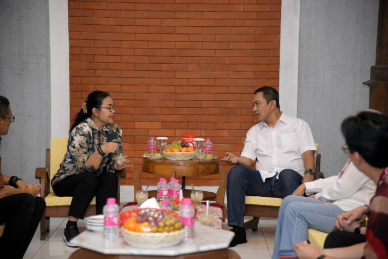 Lebaran yang Menghangatkan: Saat Silaturahmi Menjembatani Dua Generasi Pemimpin Semarang