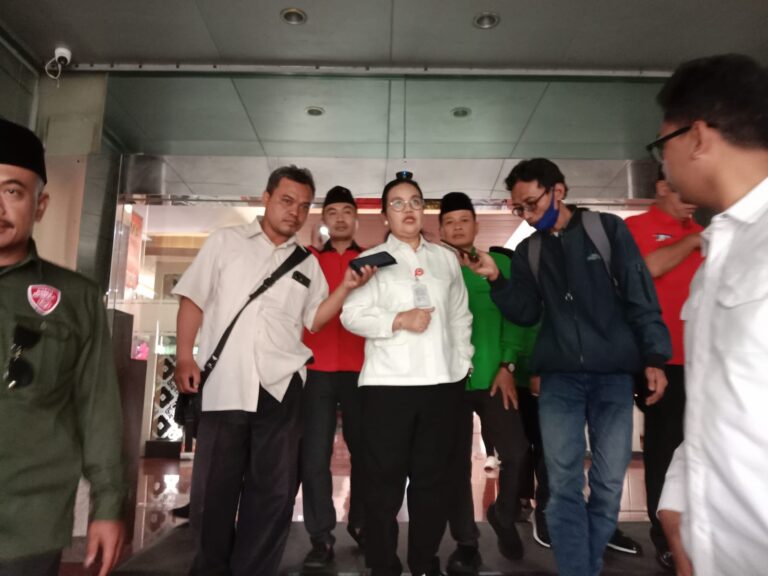 Kawasan Tanjakan Silayur di Ngaliyan, Semarang, yang dikenal sebagai titik rawan kecelakaan, kini mengalami pergeseran makna melalui tradisi Ruwatan Silayur.