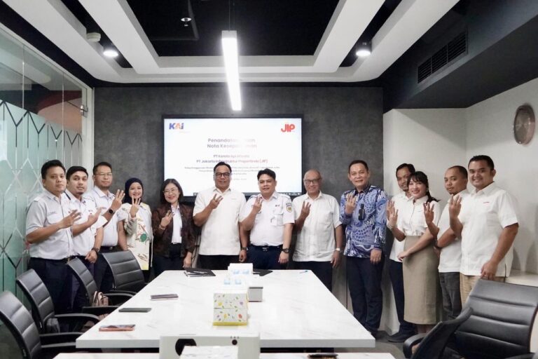 Rel Bergerak, Promosi Meluas: Kolaborasi KAI Wisata Hadirkan Ekosistem Transportasi dan Periklanan Modern