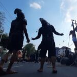 Karnaval Paskah Semarang 2026 berlangsung meriah dengan 15 ribu peserta lintas agama. Kirab budaya, teatrikal Yesus, hingga pesan toleransi memperkuat citra Kota Semarang sebagai kota damai dan inklusif.