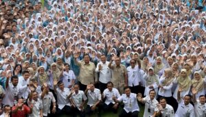 Presiden Prabowo Subianto meninjau langsung revitalisasi sekolah dan pelaksanaan Program Makan Bergizi Gratis (MBG) di SMA Negeri 1 Cilacap.