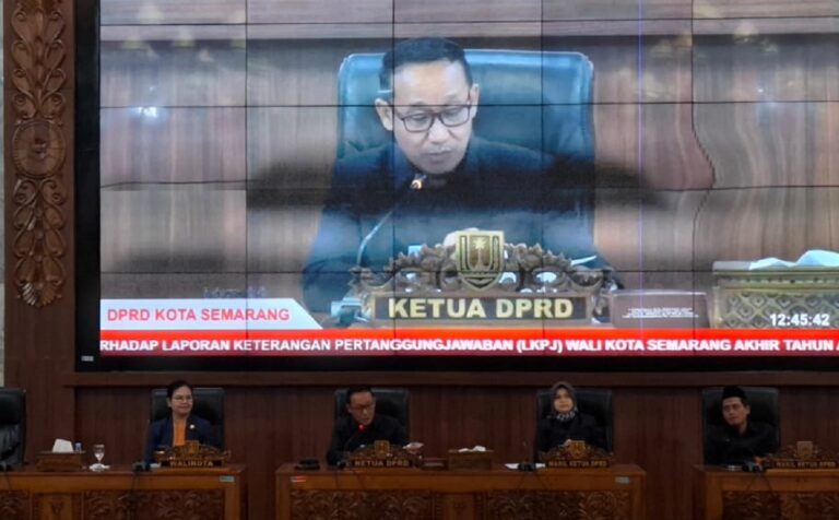 DPRD Kota Semarang mendorong Pemerintah Kota (Pemkot) untuk menyederhanakan mekanisme Laporan Pertanggungjawaban (LPJ) Bantuan Operasional (BOP) RT senilai Rp25 juta per tahun.
