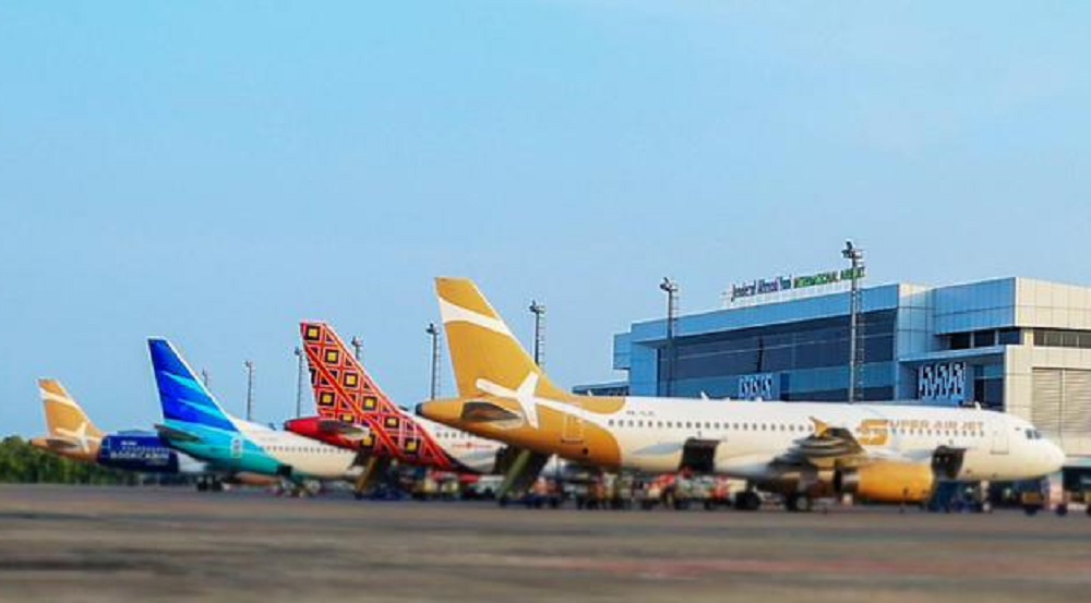 Bandara Ahmad Yani Semarang meraih ASEAN Energy Awards 2025 berkat inovasi eco-airport berbasis efisiensi energi, PLTS, dan pengelolaan air berkelanjutan. Simak capaian lengkapnya.